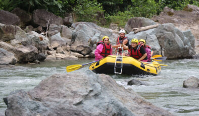 Rize’de Fırtına Deresi’nde rafting heyecanı