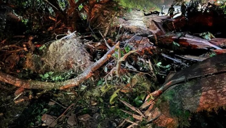 Rize’de heyelan: Yol ulaşıma kapandı