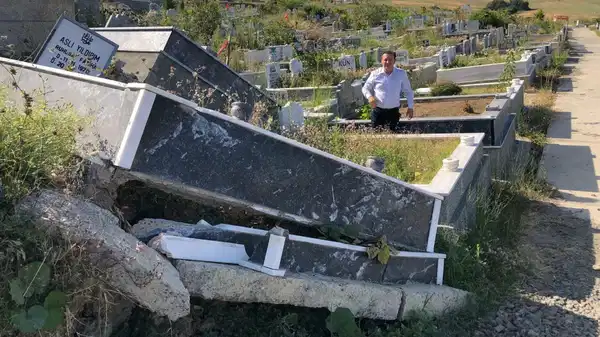 Samsun’da mezarlar heyelanla kaydı… CHP’li Cevat Öncü: ‘Sorumlular hesap verecek mi?’