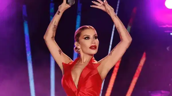 Şarkıcı İrem Derici hastaneye kaldırıldı