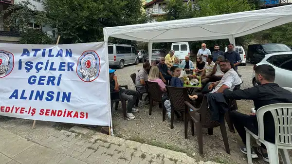 Şavşat’ta, mahkeme kararına rağmen belediyedeki işlerine başlatılmayan 30 işçi ‘eylem çadırı’ kurdu