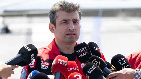 Selçuk Bayraktar’ın ‘TCG Anadolu’ ve ‘Savarona’ duyurusu tepki çekti: ‘Neden Donanma Komutanı değil de özel bir şirket sahibi açıklıyor?’