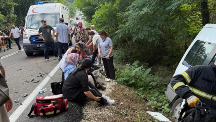 Servis minibüsü kaza yaptı: Çok sayıda yaralı var!