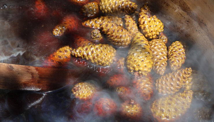 Sigara içenlere şifa: 7 saat kazanda pişiriliyor…