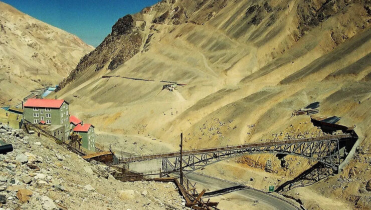 Şili’deki deprem sonrası dünyanın en büyük bakır madeninde göçük meydana geldi