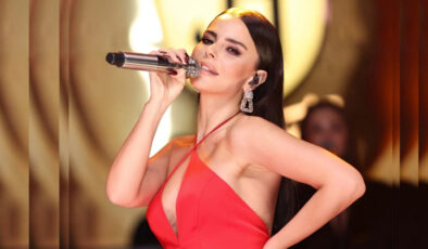 Simge Sağın cesur tarzıyla dikkat çekti! ‘Kim der ki 43 yaşında’