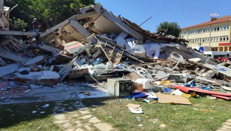 Sındırgı’da ağır hasar alan marketi tahliye eden yurttaş: ‘Burada devlet yok. Hani seferberlik, hani yardım?’