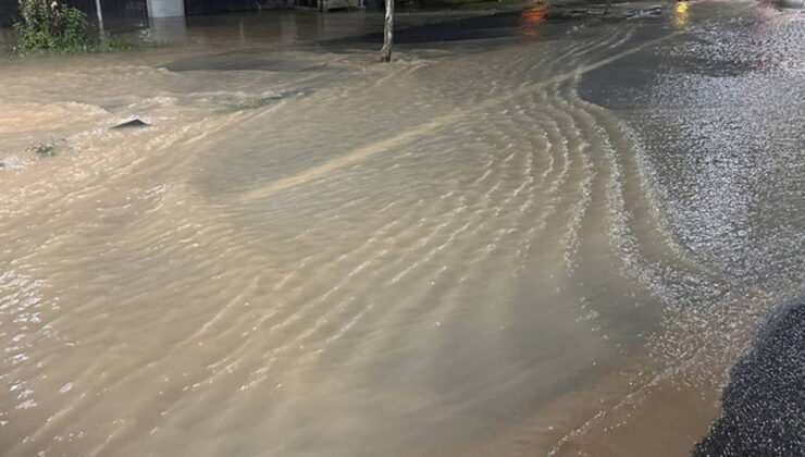Sivas’ta gece yarısı su baskını: Her taraf göle döndü!