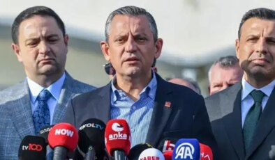 Son Dakika… Özgür Özel, AKP’ye hediyesini belgelerle açıkladı: Mücahit Birinci, Murat Kapki’den hem 2 milyon dolar hem de iftira atmasını istemiş!