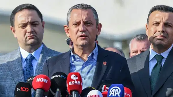 Son Dakika… Özgür Özel, AKP’ye hediyesini belgelerle açıkladı: Mücahit Birinci, Murat Kapki’den hem 2 milyon dolar hem de iftira atmasını istemiş!