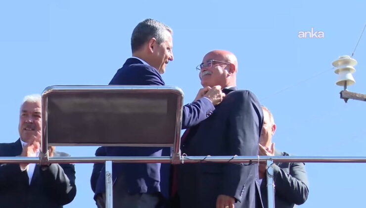 Son dakika… Özgür Özel duyurdu: Bir belediye CHP’ye geçti