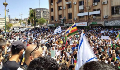 Süveyda’da Dürziler miting düzenledi: İsrail bayrağı açtılar