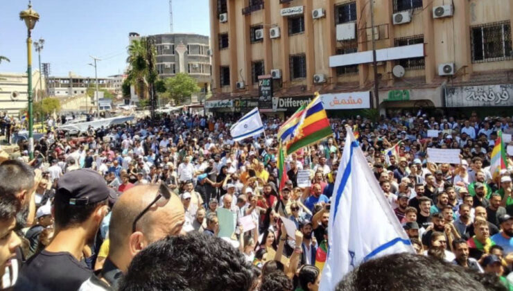 Süveyda’da Dürziler miting düzenledi: İsrail bayrağı açtılar