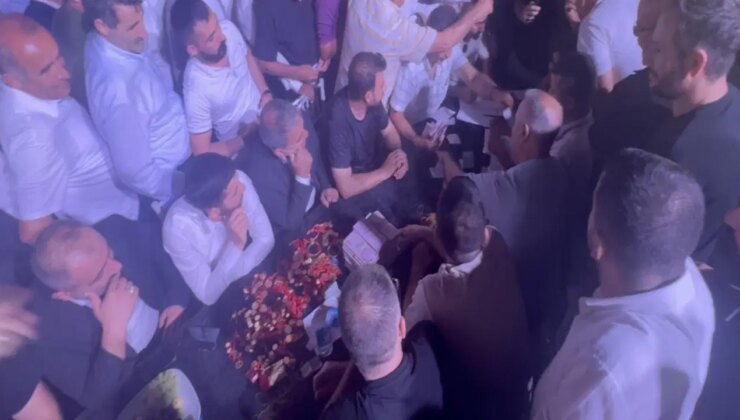 Takılar valizlere sığmadı: Aşiret düğününde milyonlarca liralık para, kilolarca altın takıldı!