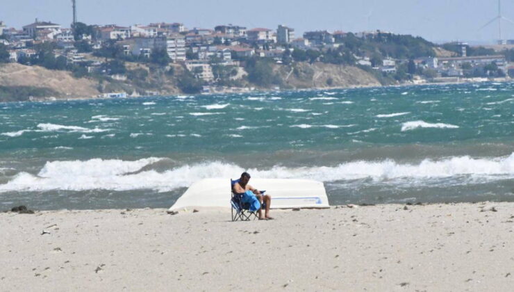 Tekirdağ’da fırtına: Eğitim uçuşları iptal edildi, denize girmek yasak