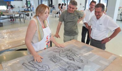 Tepebaşı Belediye Başkanı Ahmet Ataç, 17. Uluslararası Pişmiş Toprak Sempozyumu sanatçılarını ziyaret etti