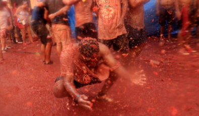 Tonlarca domatesin fırlatıldığı La Tomatina festivali her yıl yoğun ilgi görüyor