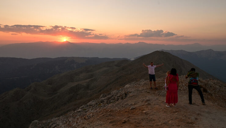 Torosların zirvesinde gün batımı keyfi: Tahtalı Dağı’nda eşsiz deneyim