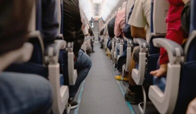 Trabzon uçağında ‘beni indirin’ gerginliği: ‘İki erkek öpüştü’ iddiası ortalığı karıştırdı