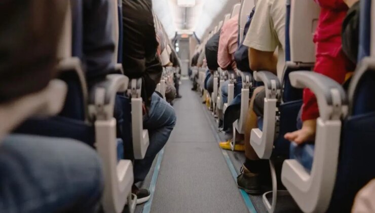 Trabzon uçağında ‘beni indirin’ gerginliği: ‘İki erkek öpüştü’ iddiası ortalığı karıştırdı