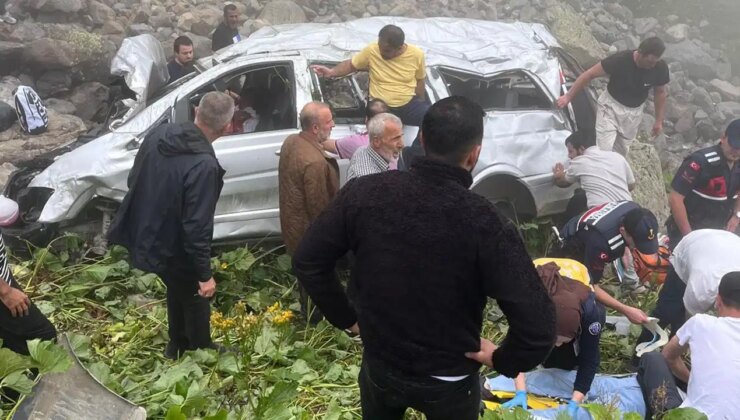 Trabzon’da turistleri taşıyan minibüs, uçuruma yuvarlandı; 2 ölü, 4 yaralı