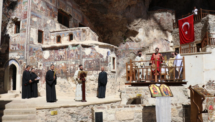 Trabzon’daki Sümela Manastırı’nda ayin yapıldı