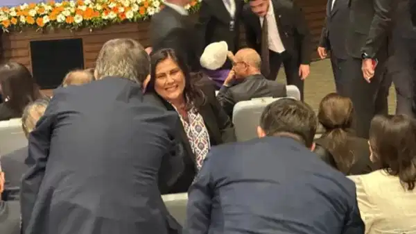 Tüm gözler oradaydı… Özlem Çerçioğlu’ndan AKP saflarında ilk fotoğraf