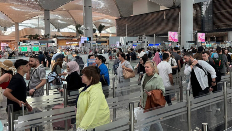 Türkiye’nin yolcu trafiğinin yükünü İstanbul ve Antalya havalimanları çekiyor