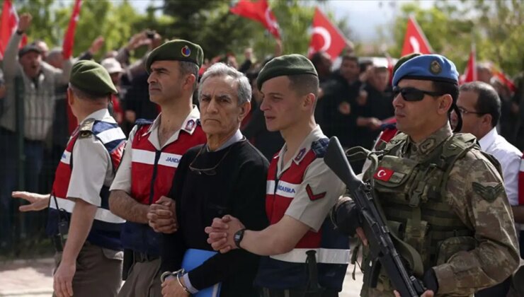 Tutuklu eski orgeneral Akın Öztürk: ‘Hulusi Akar ve Yaşar Güler, 9 yıldır mahkemeye gelip gerçekleri açıklamanızı bekliyorum’