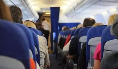 Uçuş görevlisi uyardı: Herkes uçağa bindikten sonra bu hatayı yapıyor