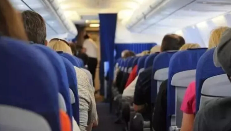 Uçuş görevlisi uyardı: Herkes uçağa bindikten sonra bu hatayı yapıyor