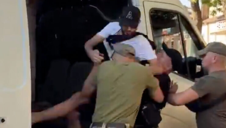 Ukrayna’da zorla askere alım işlemleri devam ediyor