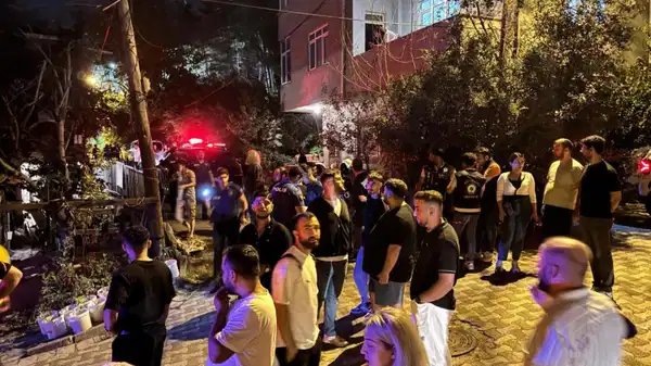 Ümraniye’de sokak ortasında vahşet: Satırla kadının boğazını keserek katletti!