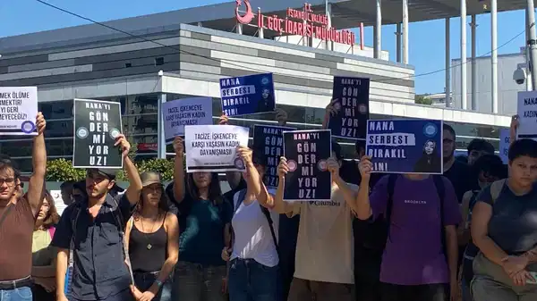 Üniversiteli gençlerden Nana’ya destek: ‘Zulmünüze karşı dostumuzu koruyacağız’