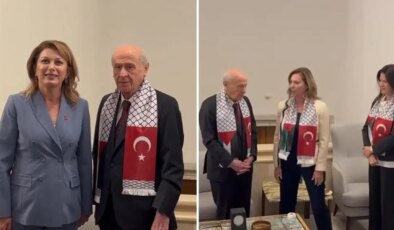 Vekiller Meclis kulisinde Devlet Bahçeli ile fotoğraf çektirmek için sıraya girdi! CHP Kadın Kolları Başkanı Asu Kaya’dan, Bahçeli’ye: ‘Meclis sizinle güzel…’