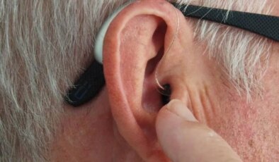 Yapay zeka destekli gözlükler, işitme sorunu yaşayanlara süper güç kazandırabilir