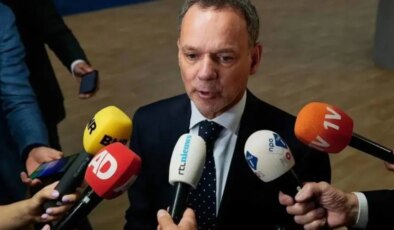 Yaptırım tartışması Hollanda hükümetini sarstı: Dışişleri Bakanı Veldkamp istifa etti