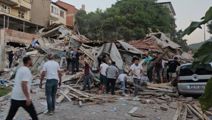 Yerlikaya’dan Balıkesir depremi açıklaması: ‘Arama tarama tamamlandı, 1 vatandaşımız yaşamını yitirdi, 16 binada yıkılma var, bunlardan 12’si metruktu’