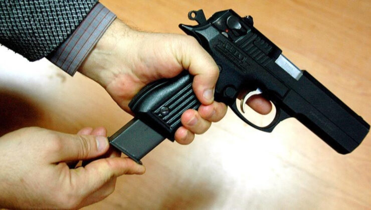 Yunanistan’da bir evde 174 silah ve 15 bin 500 fişek ele geçirildi