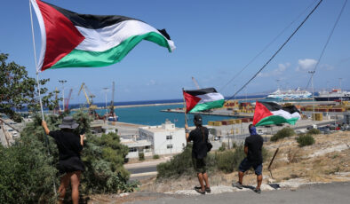 Yunanistan’da Filistin destekçileri, İsraillileri taşıyan gemiyi protesto etti