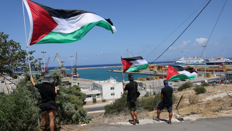 Yunanistan’da Filistin destekçileri, İsraillileri taşıyan gemiyi protesto etti