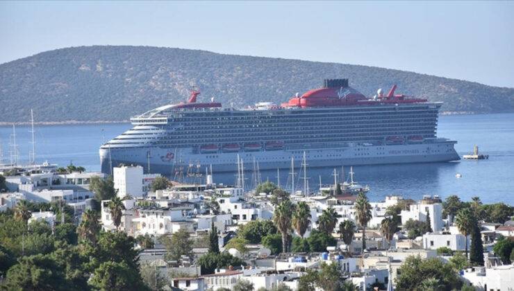 Abdulkadir Uraloğlu: Kruvaziyer turizminde ağustosta rekor kırıldı