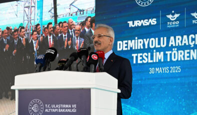 Abdulkadir Uraloğlu: Milli Hızlı Tren Gaziray’ı güneş enerjisiyle üretiyoruz