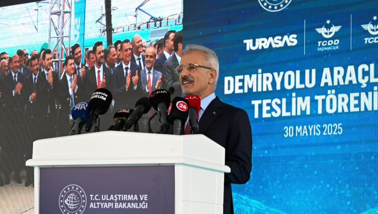 Abdulkadir Uraloğlu: Milli Hızlı Tren Gaziray’ı güneş enerjisiyle üretiyoruz