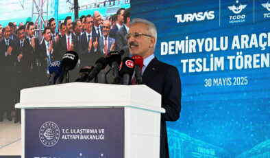 Abdulkadir Uraloğlu: Türkiye, ilk 6 akslı elektrikli lokomotifi üretecek