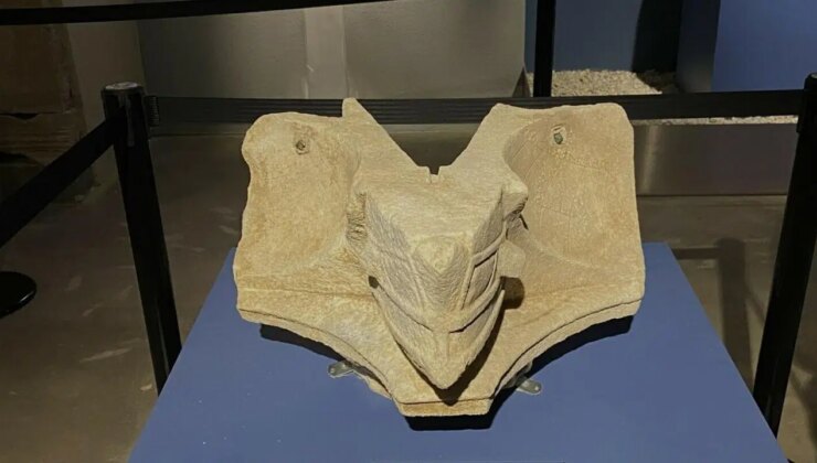 Aigai Antik Kenti’nde 2 bin 200 yıllık güneş saati bulundu