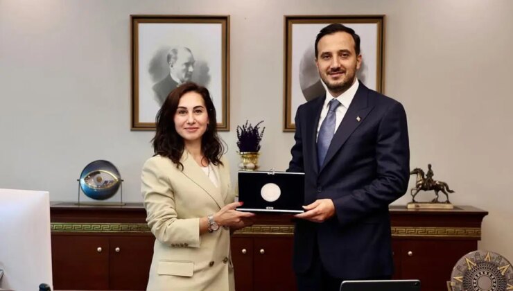 AKP’ye geçen Özlem Vural Gürzel’in makamında değişiklik: Beykoz’da Atatürk’ün o fotoğrafını kaldırdı