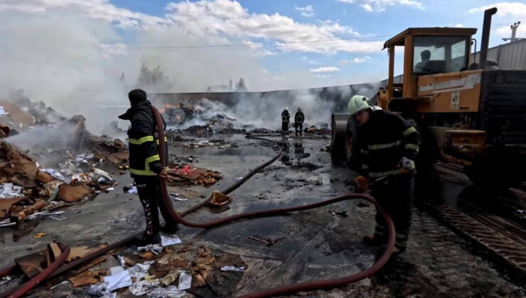 Aksaray’da geri dönüşüm tesisinde yangın paniği!