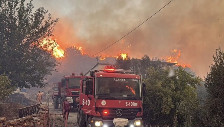 Alanya’daki orman yangınında 2’nci gün: Havadan müdahale başladı