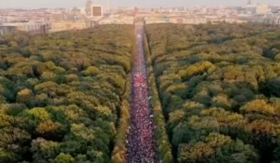 Almanya’daki en büyük Gazze yürüyüşü: 100 bini aşkın kişi katıldı